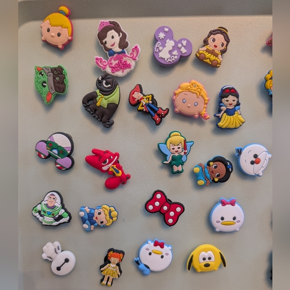 Random Mixed Bulk Lot 40 Pieces Random Disney Inspired Croc Shoe Charms - Picture 3 of 4